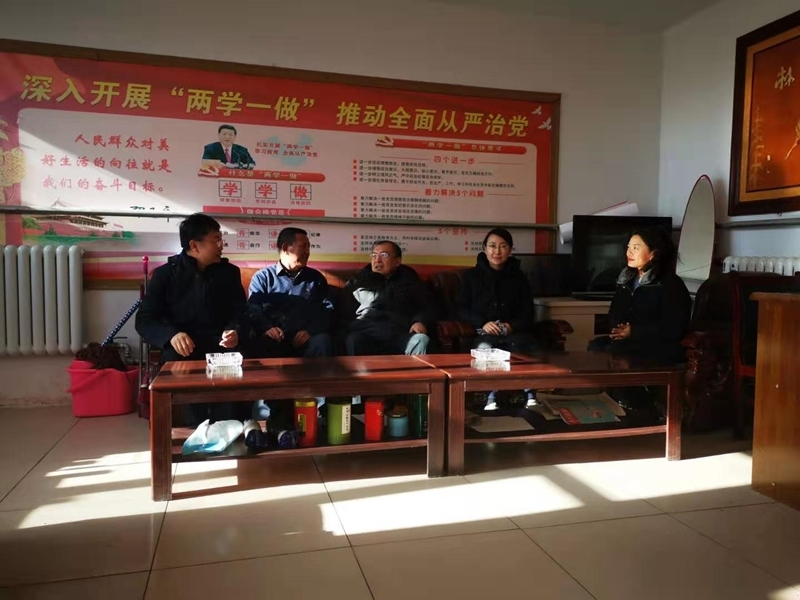 乐竞(中国)一站式服务官网党外知识分子联谊会代表赴康保县慰问驻村工作组1.jpg